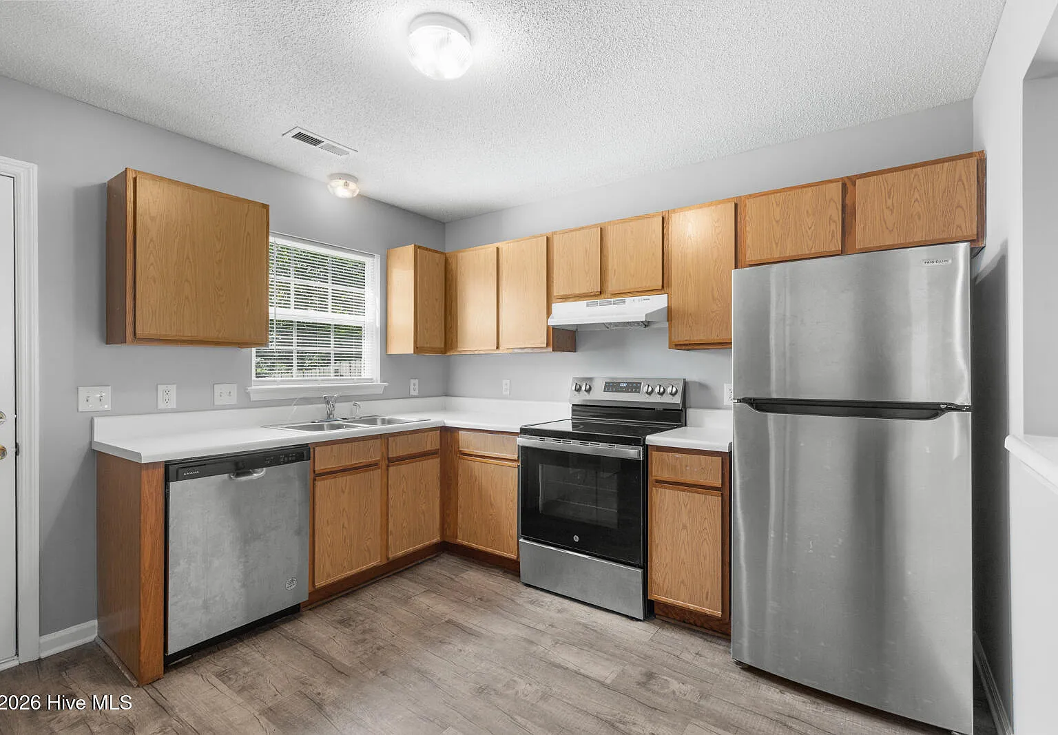 2 bed, 2.0 bath, 882 sqft, $1,200 — Photo 4