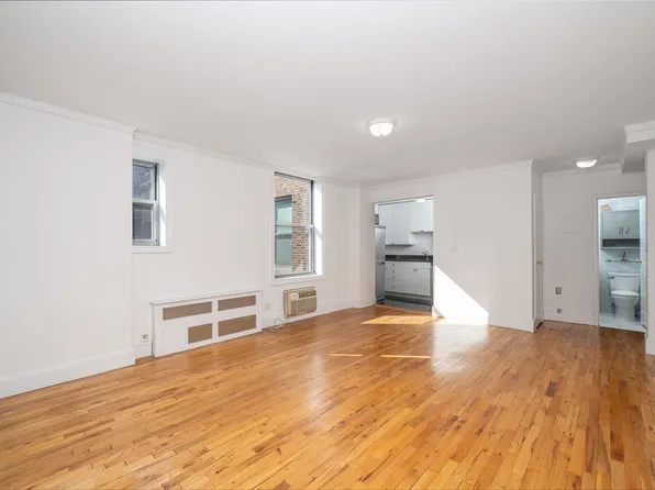 689 Fort Washington Avenue image 1 of 16