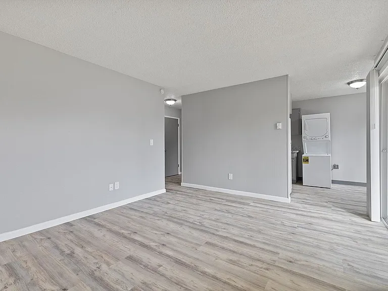 Executive East — Photo 30