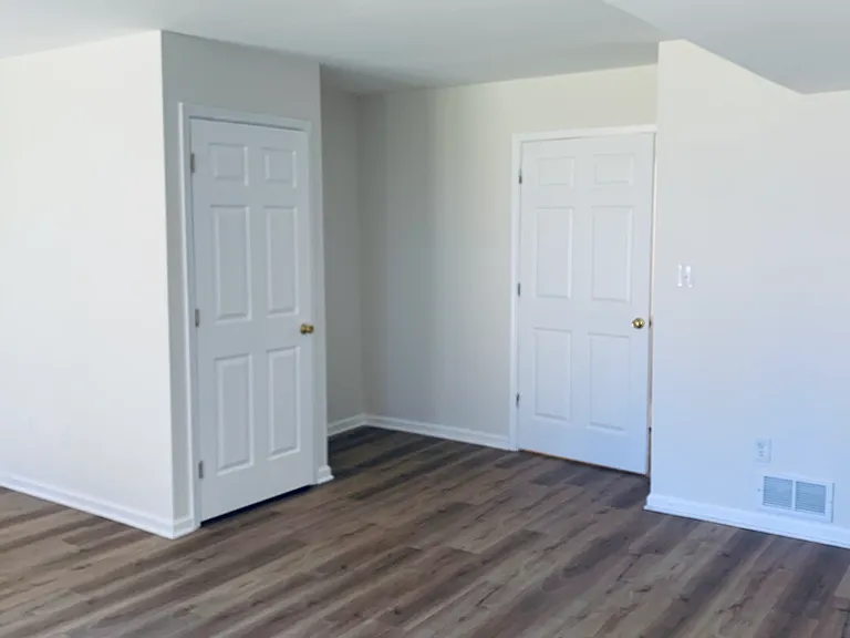 206 Thomas Ln S — Photo 17