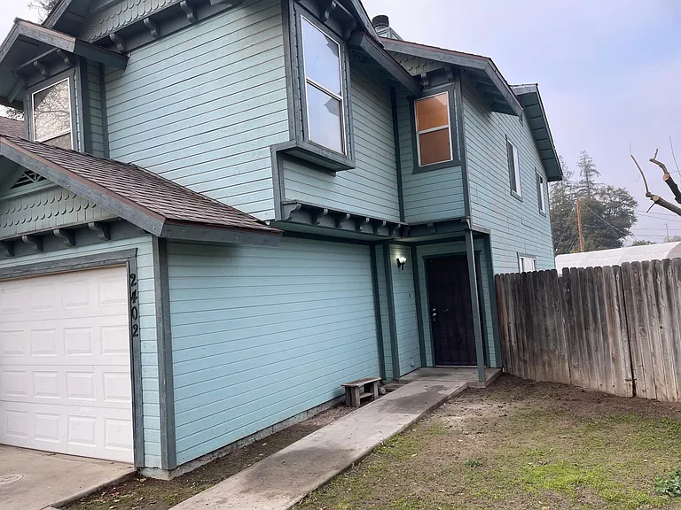 2402 W Packwood Dr — Photo 1
