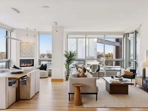 222 2nd St SE APT 704, Minneapolis, MN 55414