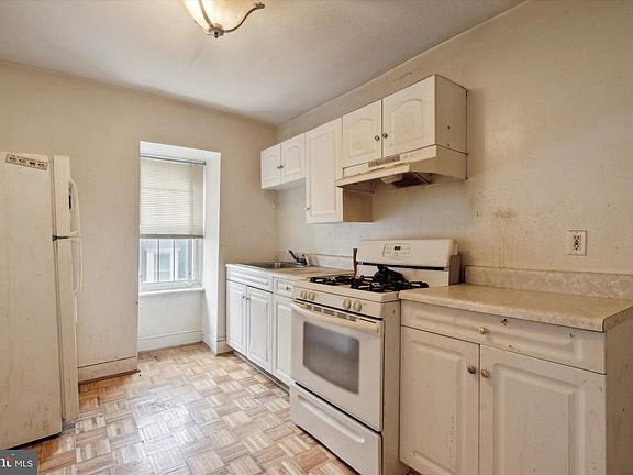 4th image of 523 E Brinton St