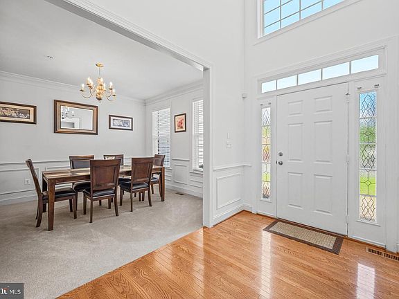 4th image of 401 Rifton Ct