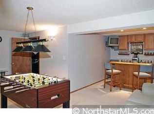 1147 Trailwood N, Hopkins, MN 55343