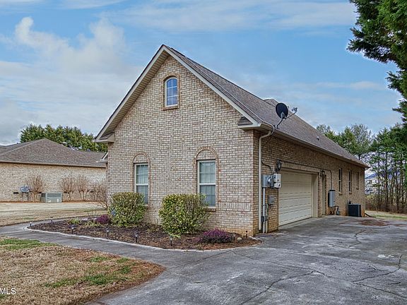 4th image of 104 Latonia Pl