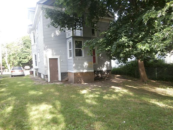 4th image of 422-24 24 Rich St