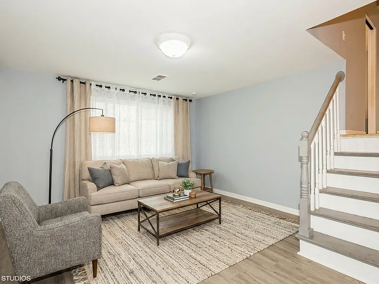 319 Shirley Ct — Photo 18