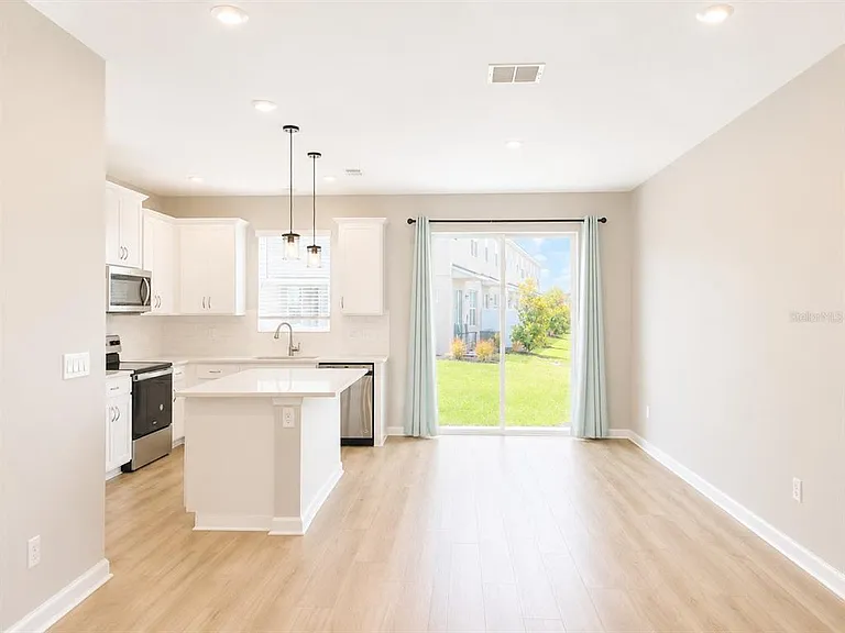 1043 Palm St — Photo 4