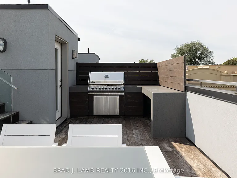 16 Egerton Ln N — Photo 17
