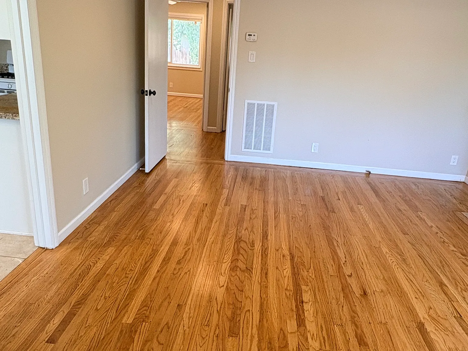 2 bed, 880 sqft, $4,100 — Photo 4