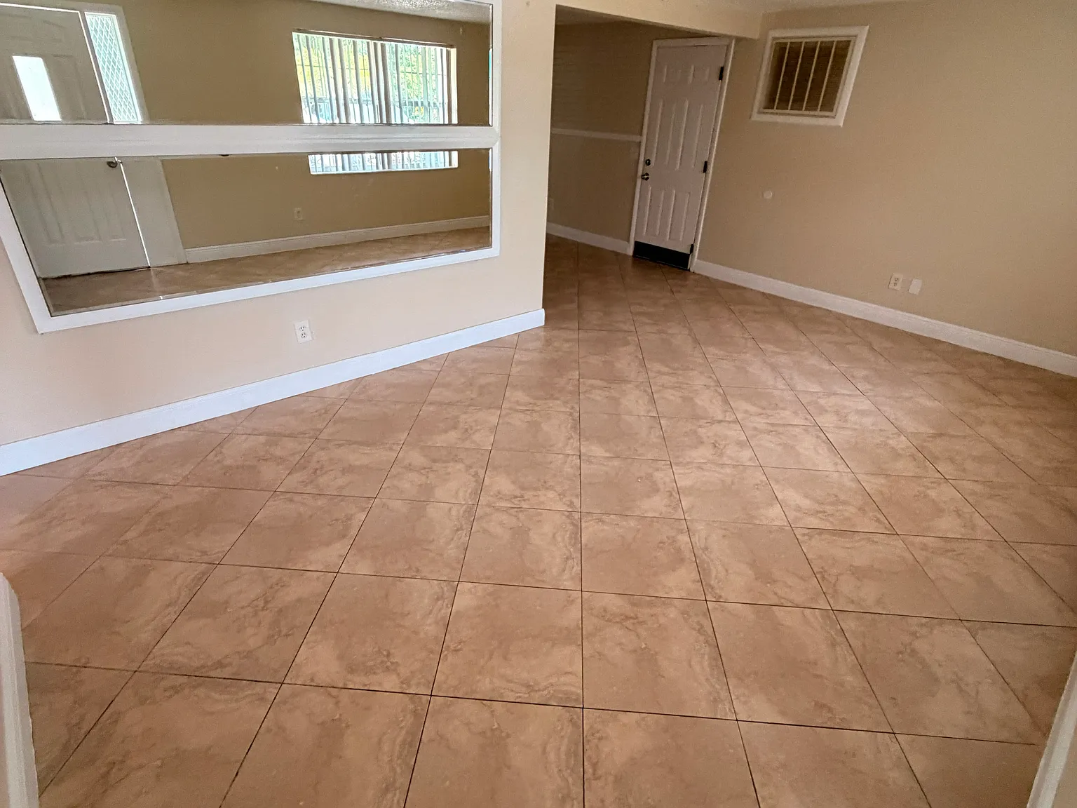 3 bed, 1.5 bath, 1269 sqft, $1,745 — Photo 2