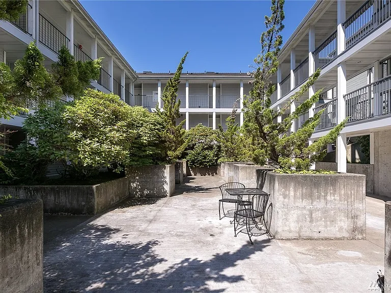 9200 Greenwood Ave N #307 — Photo 7