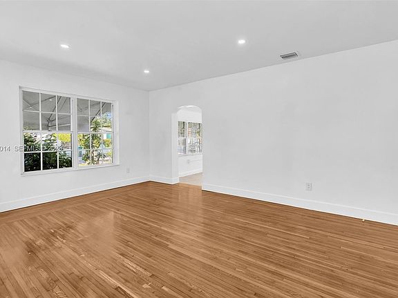 5th image of 511 SW 23rd Ave