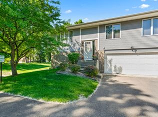 515 Ravoux Rd, Chaska, MN 55318