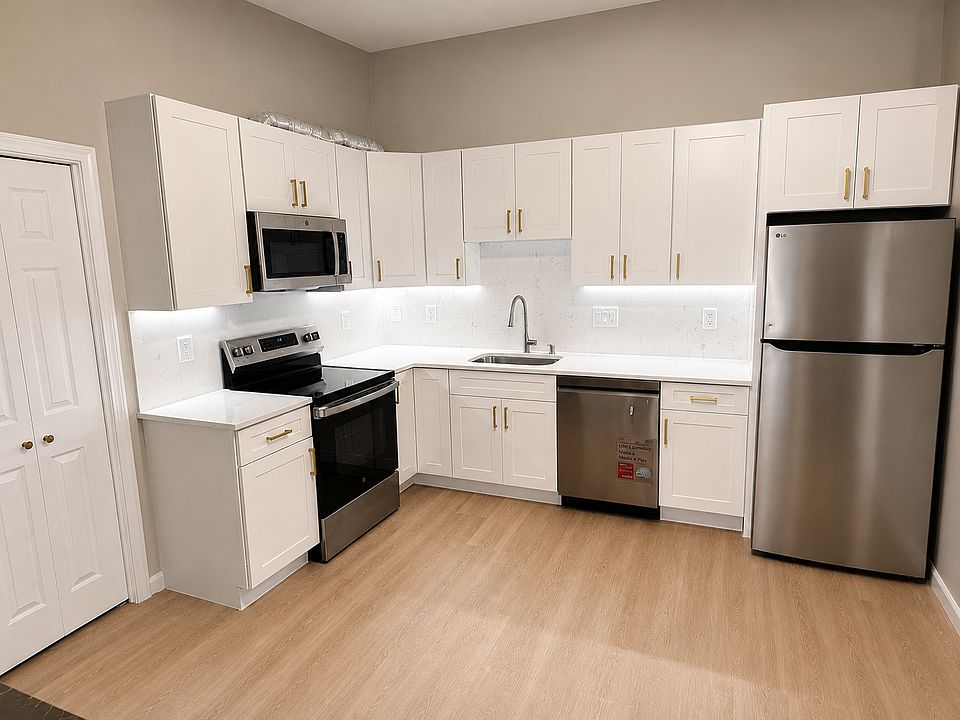 1st image of 74 Beach St