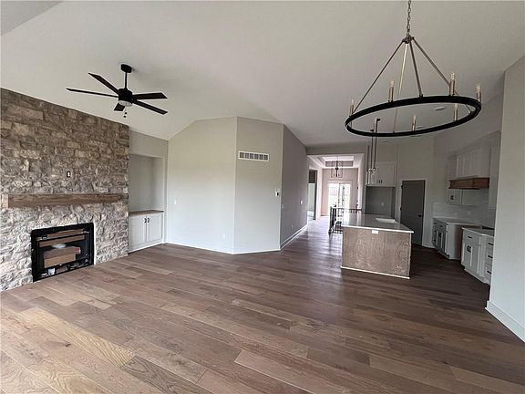 2nd image of 698 Salem Rd