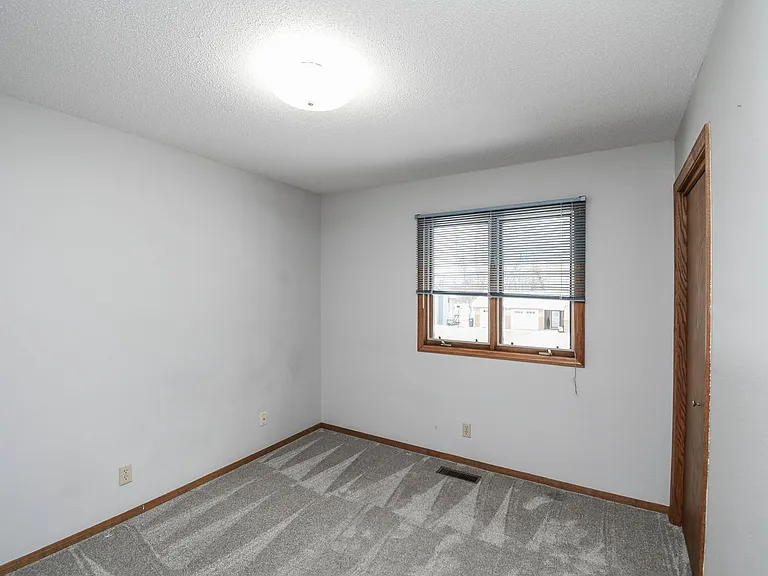 2213 S Wellington Ave — Photo 25