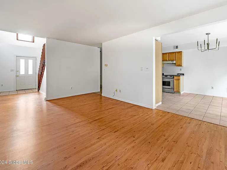 208 Whitetail Ct — Photo 3