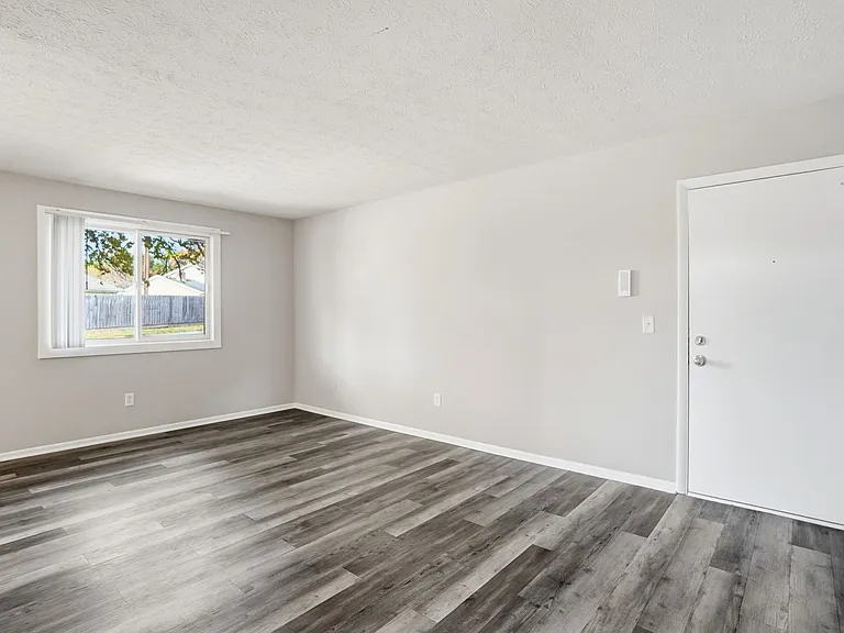 Northcrest Garden Apartments — Photo 32