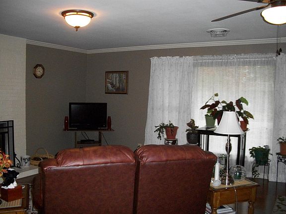 3rd image of 523 Robin Ave