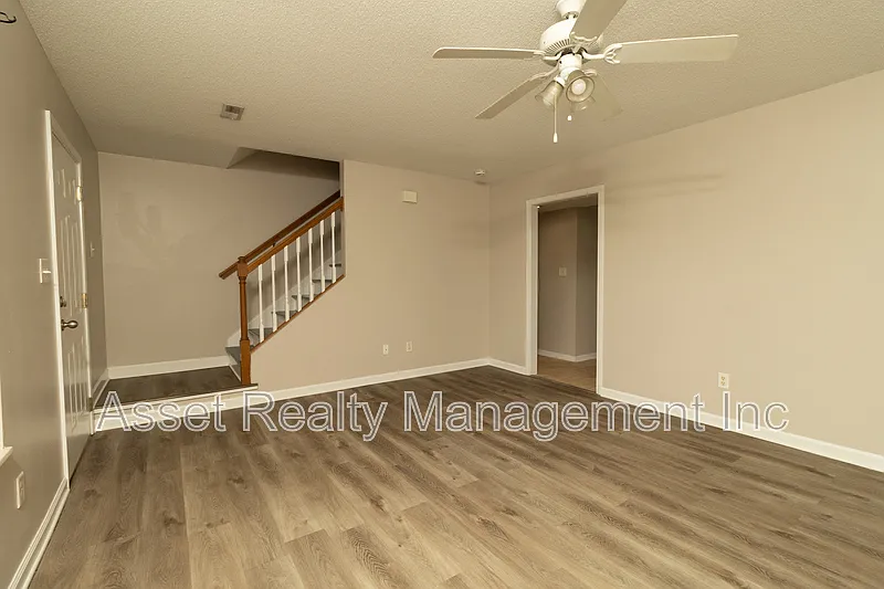 2 bed, 1.5 bath, 1040 sqft, $1,395 — Photo 3