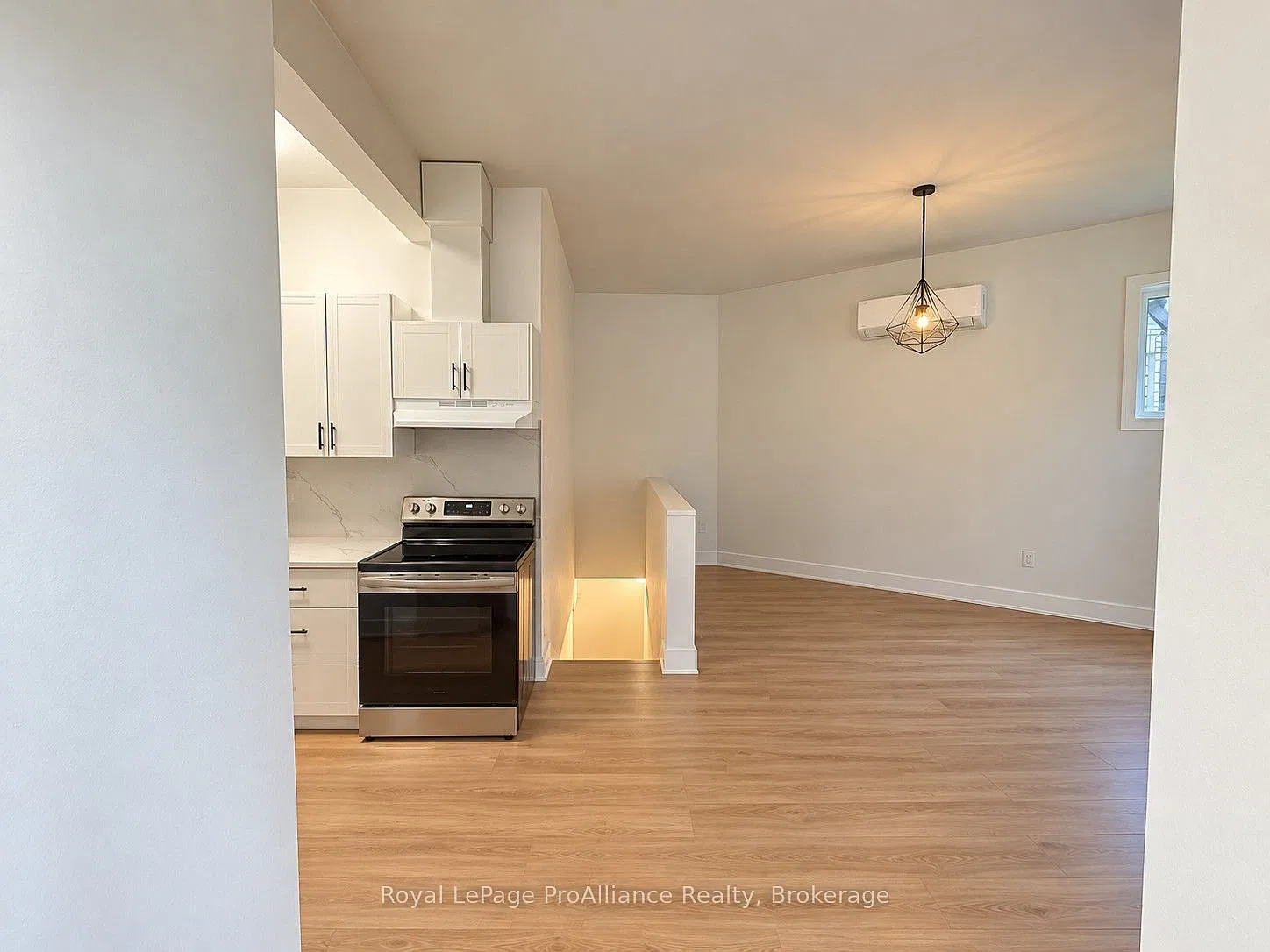380 Park St N — Photo 4