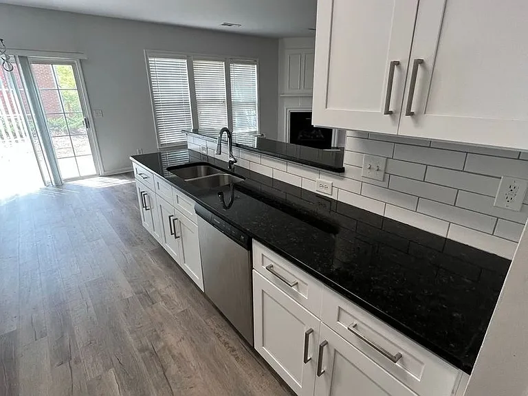 2048 Fosco Dr — Photo 7
