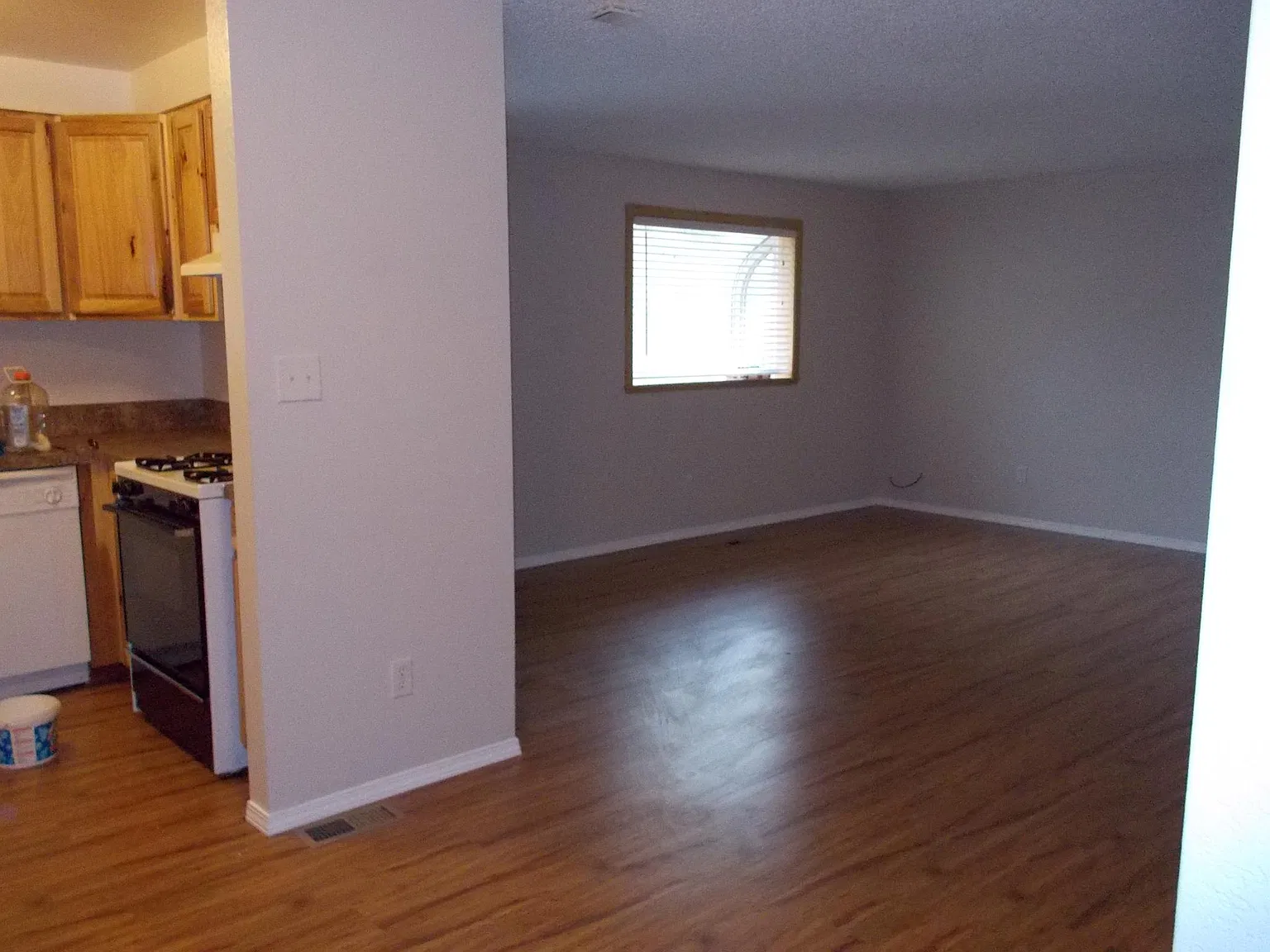 2 bed, 850 sqft, $1,500 — Photo 3