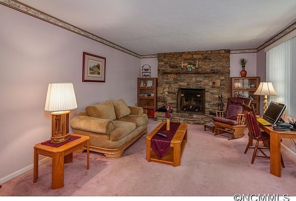 4th image of 153 Wendy Ln
