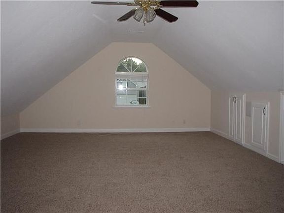 4th image of 400 Silver Springs Ln