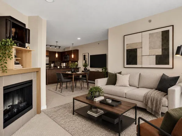4888 Brentwood Dr #905, Burnaby, BC V5C 0C6