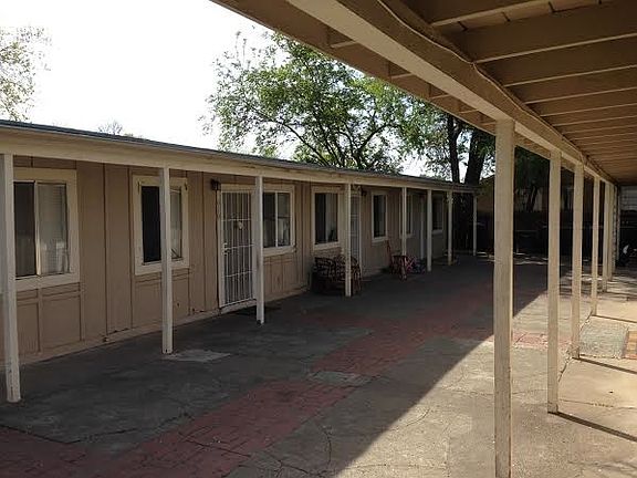 2nd image of 900 Sonoma Ave