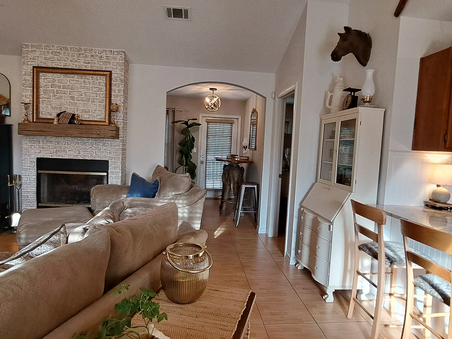 3 bed, 1494 sqft, $1,975 — Photo 3