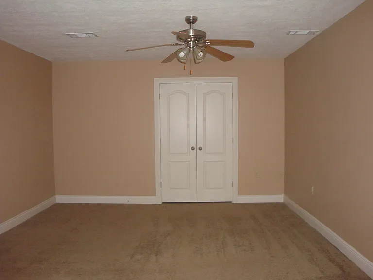 170 Zoe Dr — Photo 10