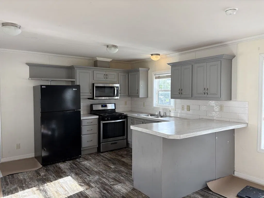 3 bed, 2.0 bath, 1056 sqft, $1,850 — Photo 2