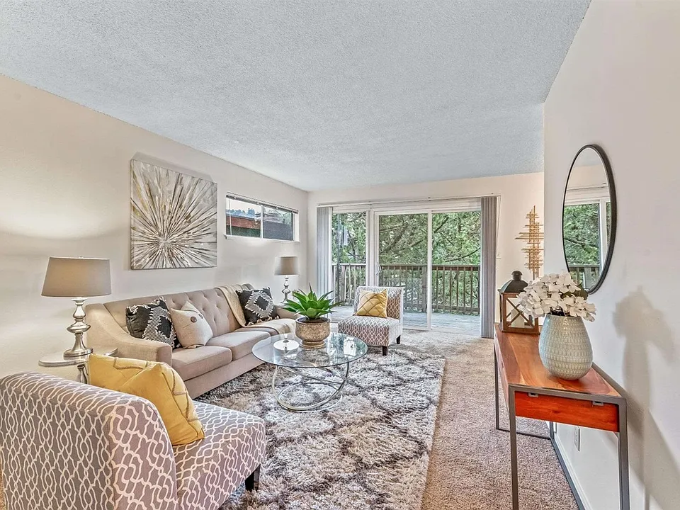 389 Somerset Rd #4