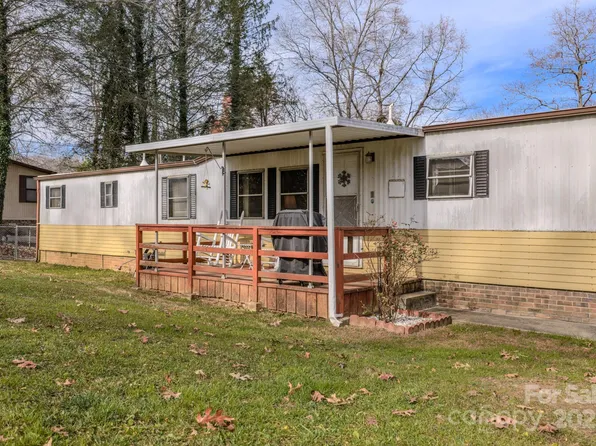 28 Holly Acres Ln, Arden, NC 28704