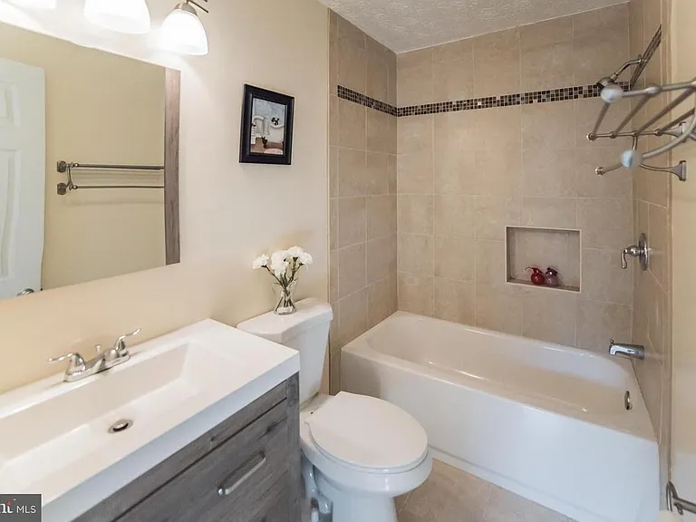 4112 Silver Park Ter — Photo 20