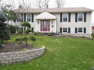 4 Wedlake Ct, Midland Park, NJ 07432