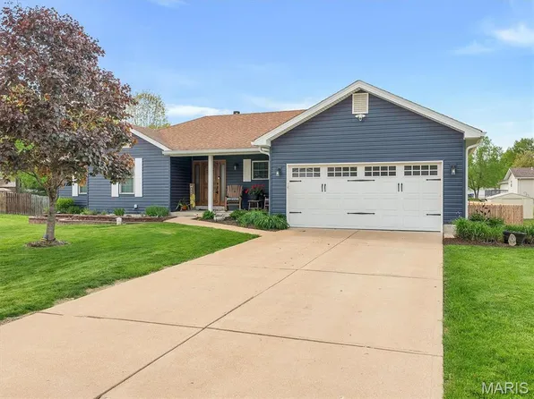1102 Pinewood Dr, Pacific, MO 63069