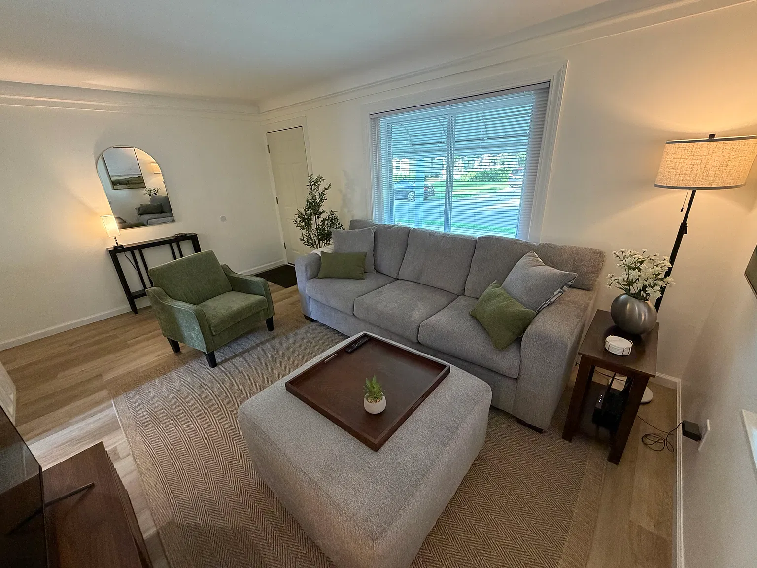 2 bed, 765 sqft, $2,600 — Photo 3