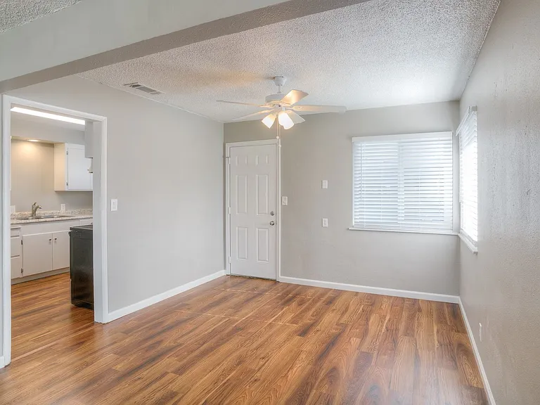 Phoenix Apartments — Photo 31