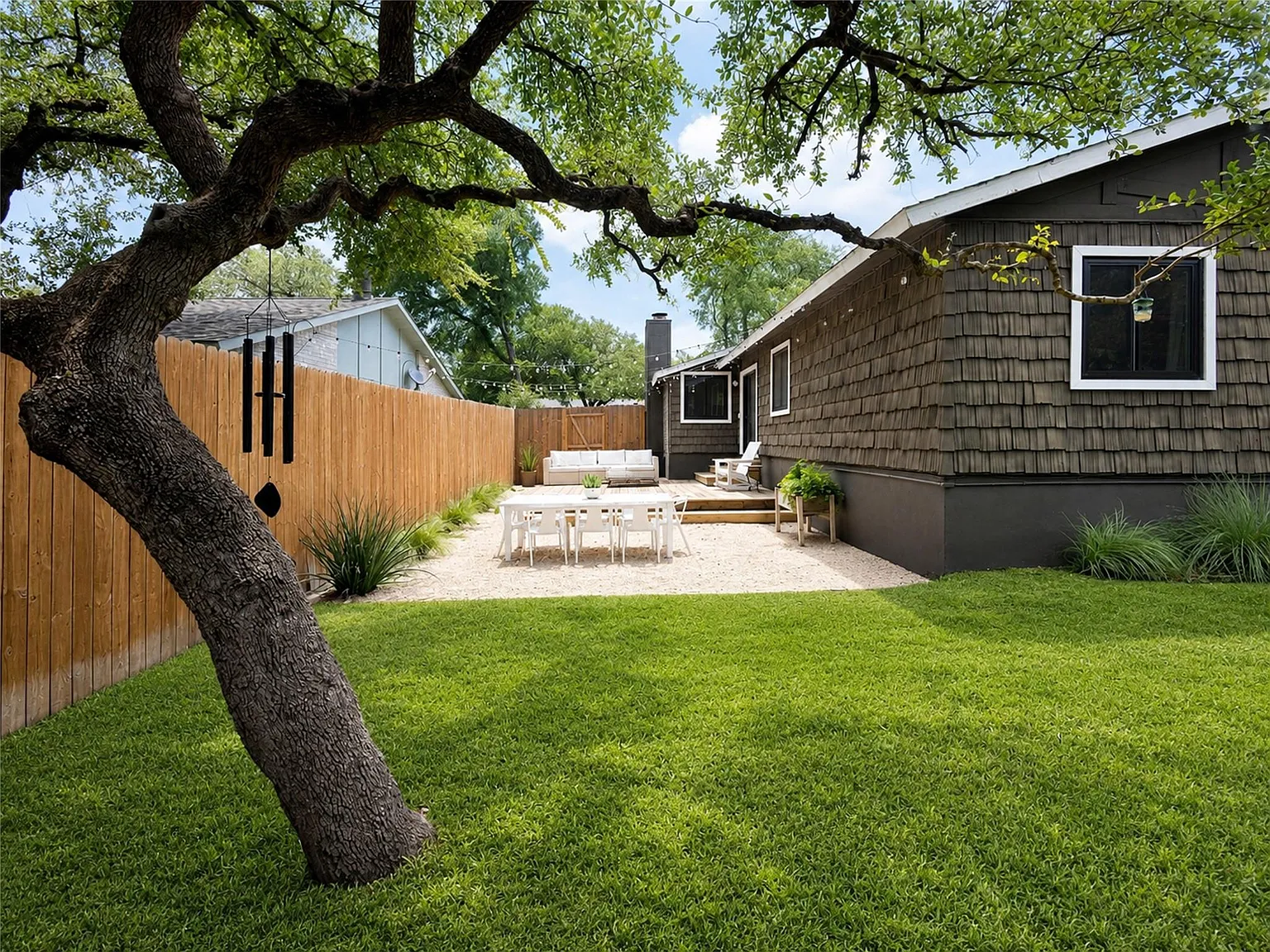 3 bed, 2.0 bath, 1478 sqft, $3,700 — Photo 4
