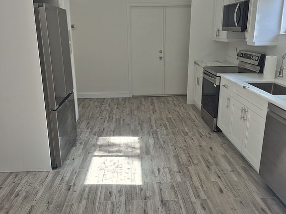4th image of 143 Garland Cir