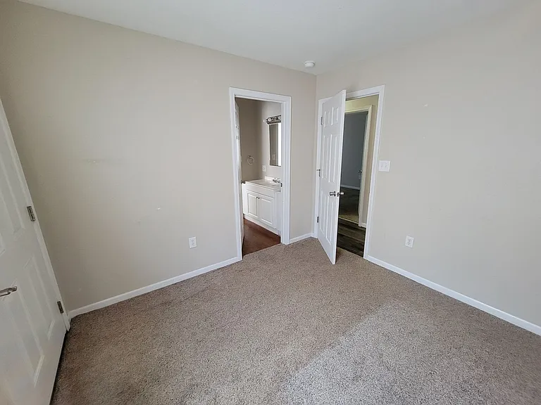 316 E Davis St #C — Photo 15