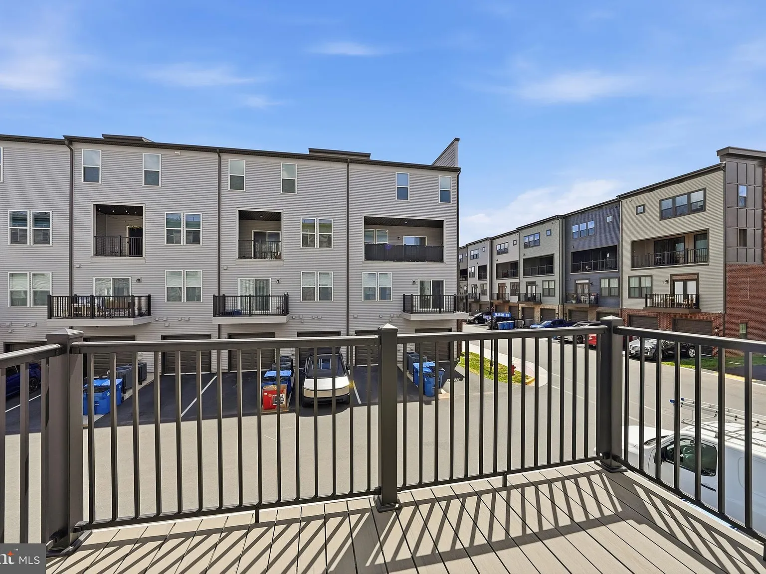 Sm Ashburn Station Condo — Photo 2