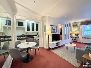 3051 Edwin Ave APT 3J, Fort Lee, NJ 07024