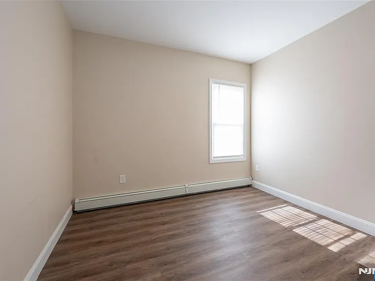 238 Van Ave — Photo 18