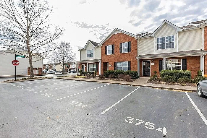 2 bed, 2.5 bath, 1260 sqft, $1,700 — Photo 1